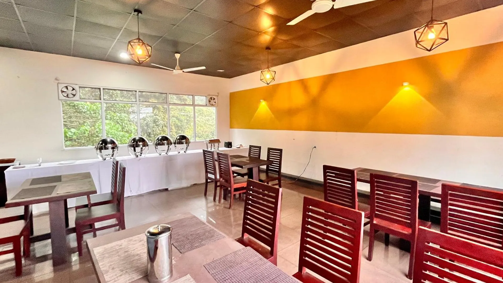 Otel Munnar Tea Estate Cottage And Resort - Away From City Hustle