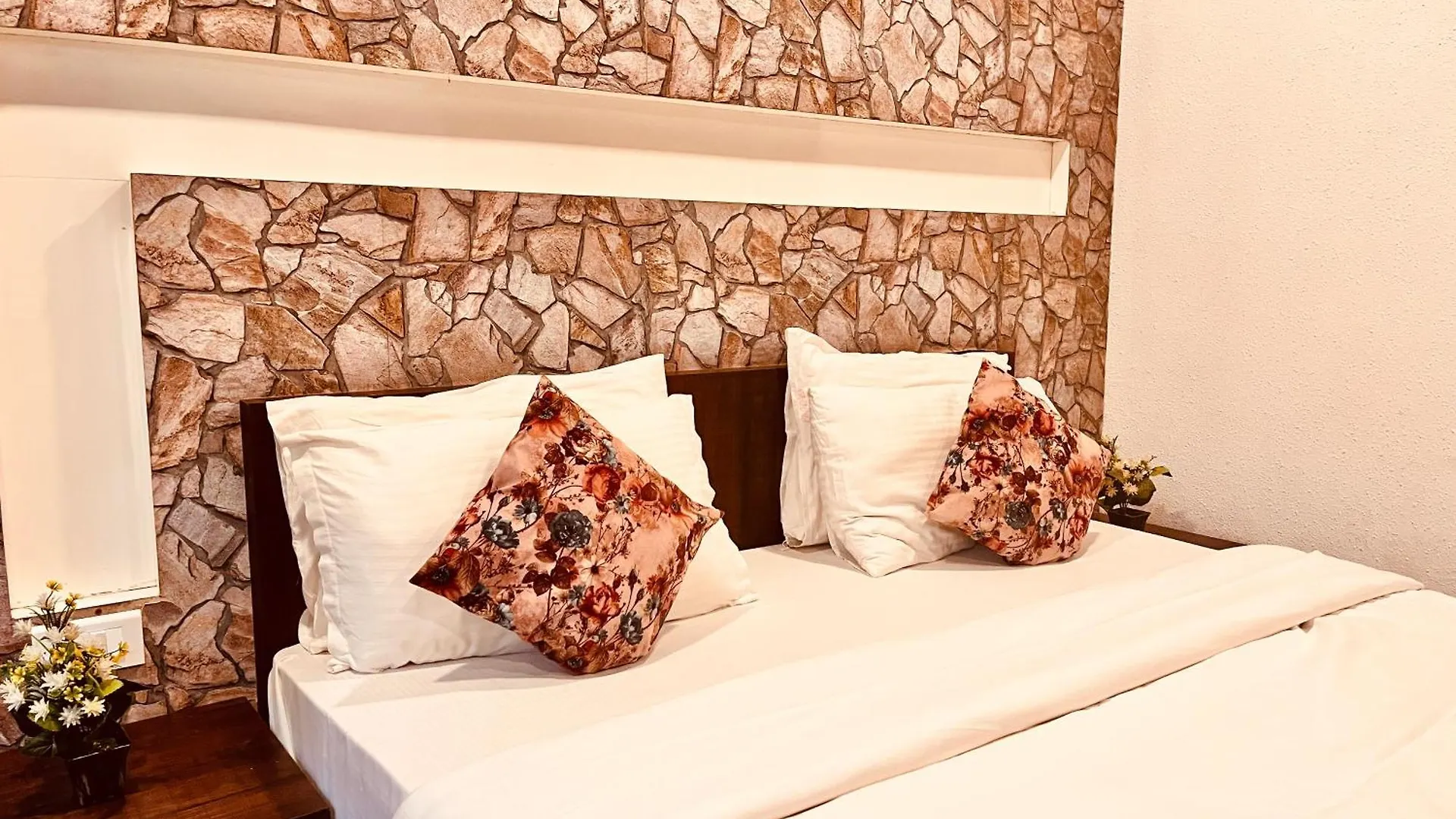 Otel Munnar Tea Estate Cottage And Resort - Away From City Hustle